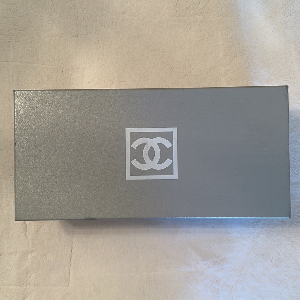 CHANEL Shoe box. EMPTY